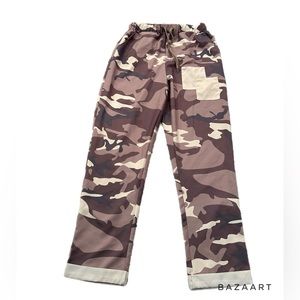 Camo‎ look pants